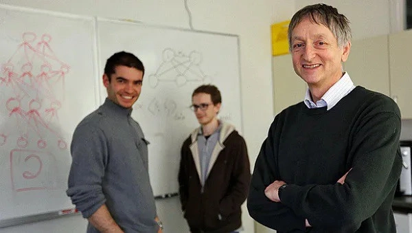 Илья Суцкевер (слева), Алекс Крижевский (в центре), Джеффри Хинтон (справа) (Фото: Medium)